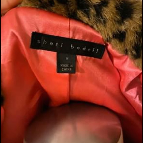 Crop  Leopard Jacket - Picture 2 of 2